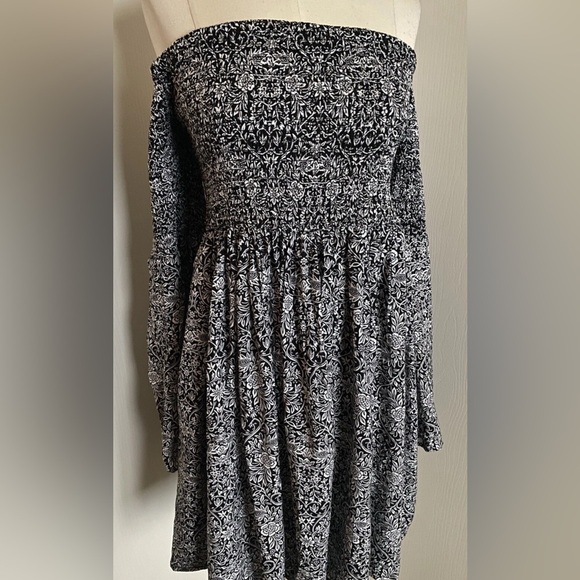 Retired! Black and White Abstract Floral Print Smocked Bell Sleeve Dress - Picture 3 of 6